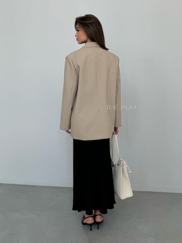 Бежевый объемный классический жакет