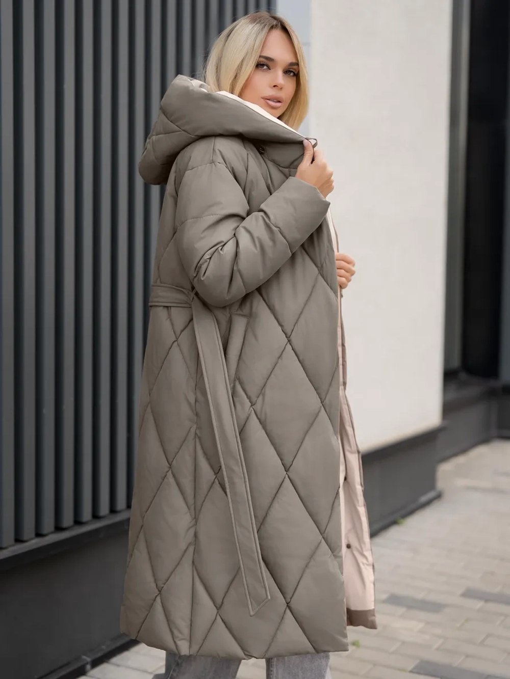 Пуховик стеганный зимний длинный с капюшоном