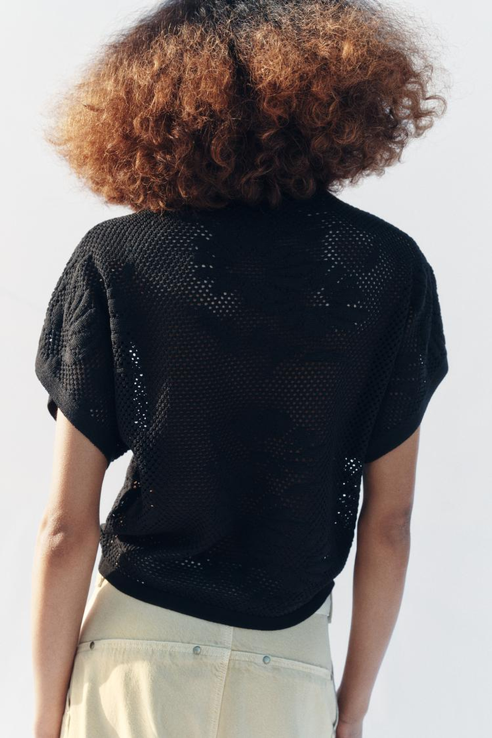 ZARA ТРИКОТАЖНЫЙ ТОП С АЖУРНЫМ УЗОРОМ, ЧЕРНЫЙ
