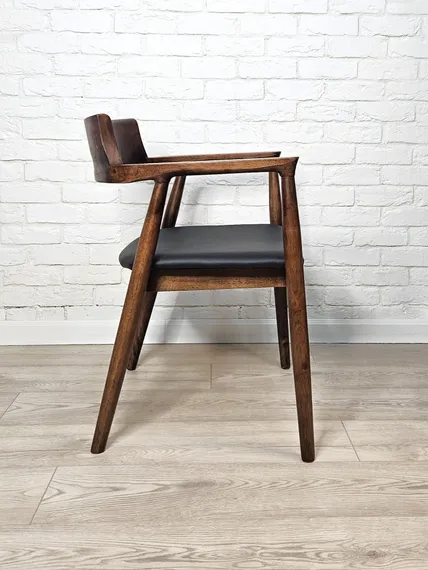 Стул The Round II, орех с черным сиденьем