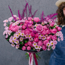 73. Нежный поэтичный дуо-букет с кустовыми розами и сантини