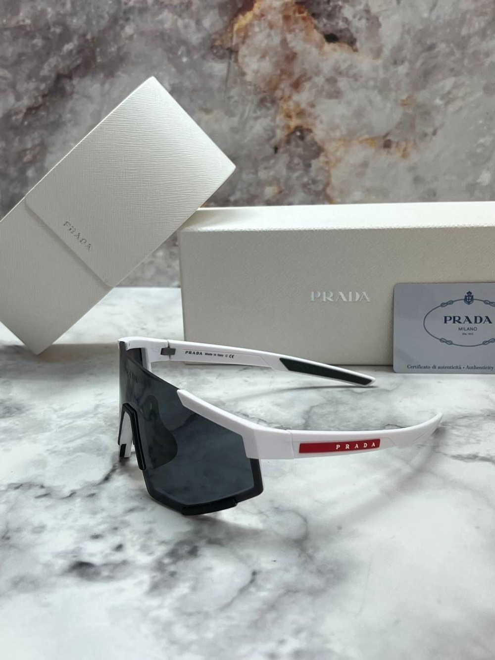 Очки Prada