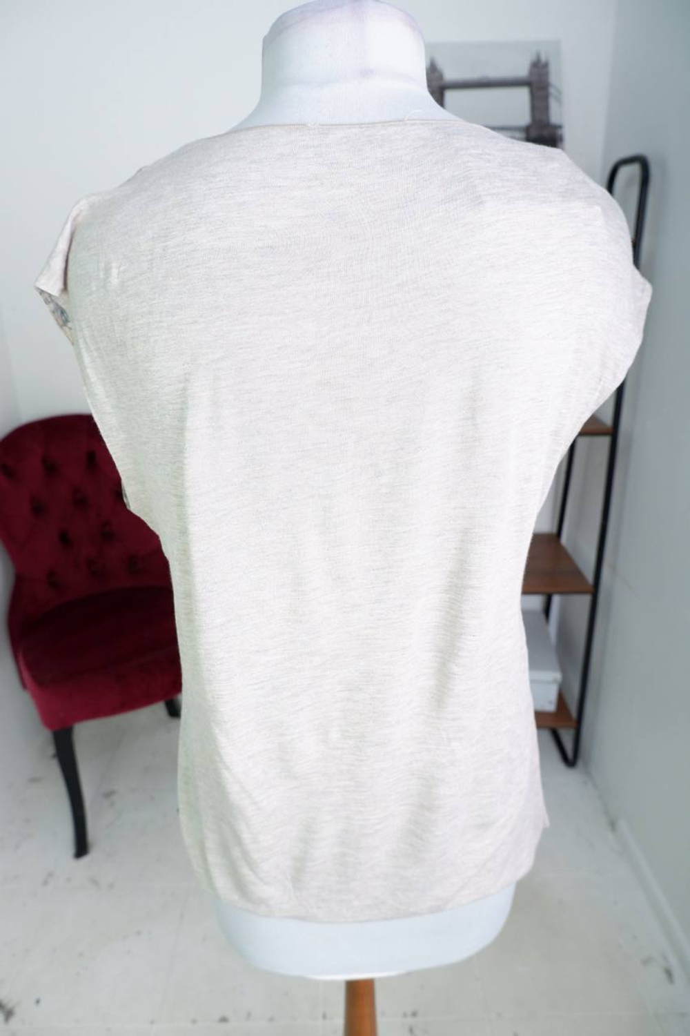 Топ приятный к телу, визуально на 48 размер