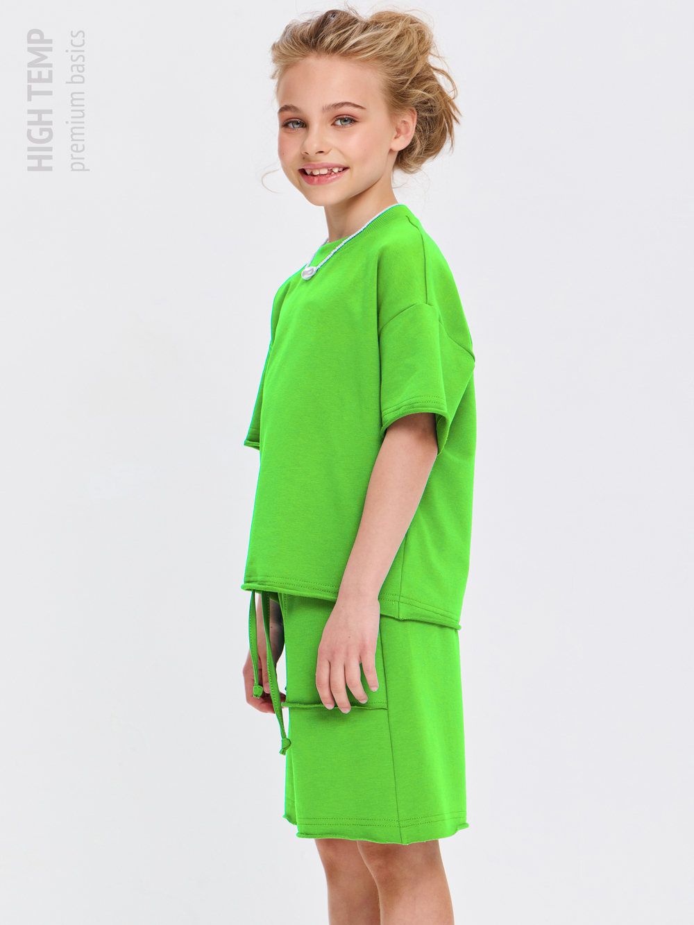 Костюм оверсайз с футболкой и шортами