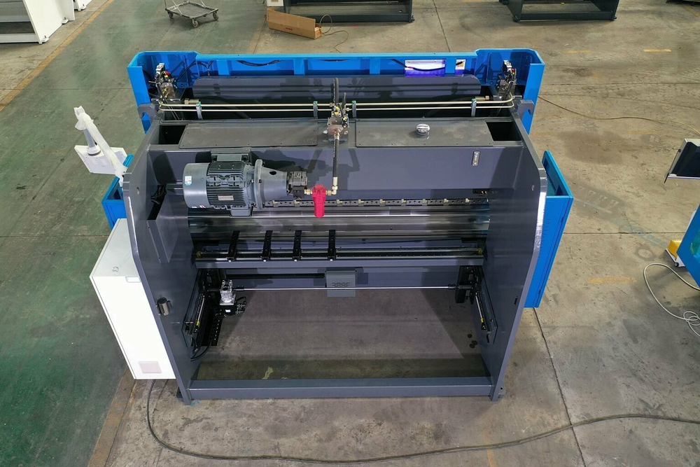 Листогибочный пресс с ЧПУ MetalTec HBС 170/3200 4+1 ЧПУ МТ-15