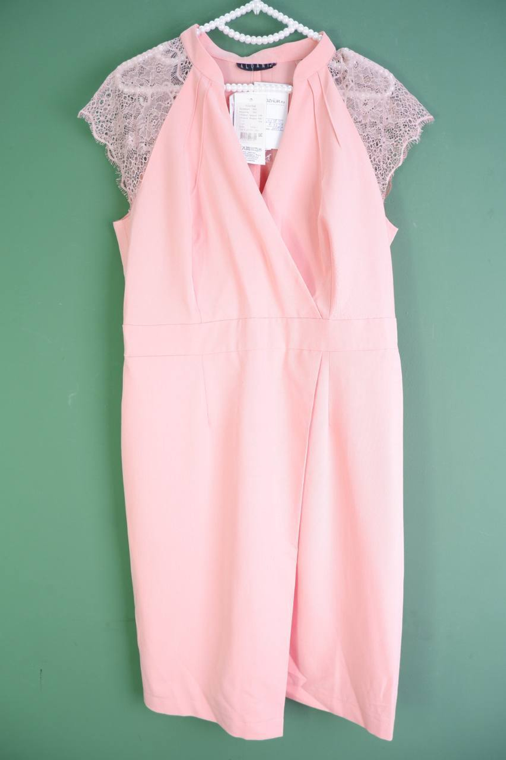 Платье персикового цвета, маркировка 100-106-164, визуально 48/50 размер