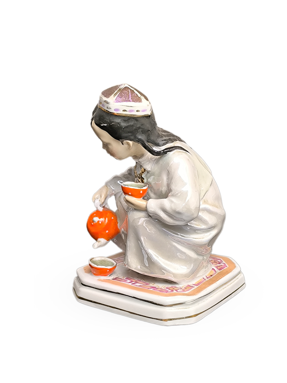 Фарфоровая статуэтка "Маленькая хозяйка" ДФЗ