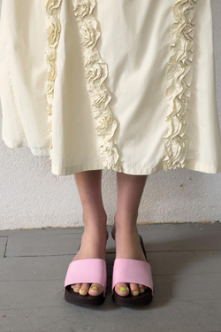 ZARA ПЛАТЬЕ МИДИ С ОБЪЕМНЫМИ ВОЛАНАМИ, ЦВЕТ СЛОНОВОЙ КОСТИ