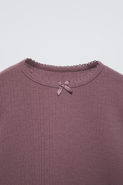 ZARA ФУТБОЛКА POINTELLE С БАНТОМ, БАКЛАЖАНОВЫЙ