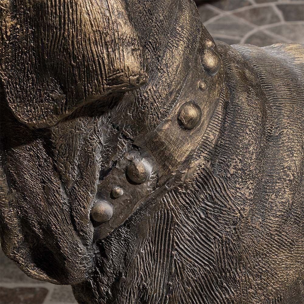 Садовая скульптура Сэр Ватсон в костюме