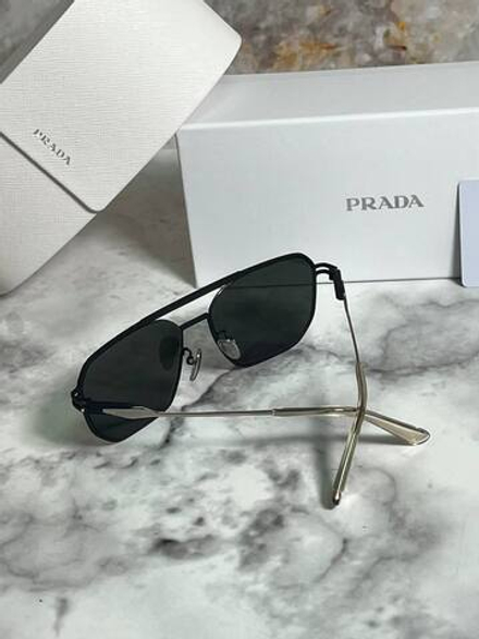 Очки Prada