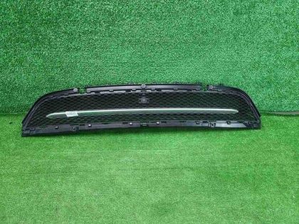 Решетка переднего бампера Range Rover Velar 17-23