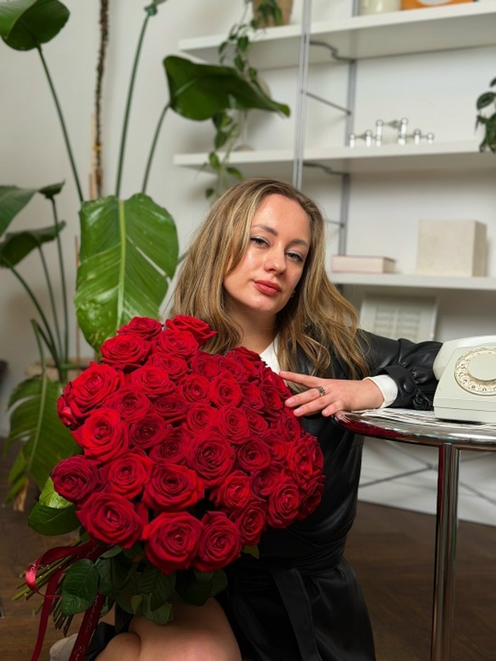 Букет из 41 розы Red Naomi 60см