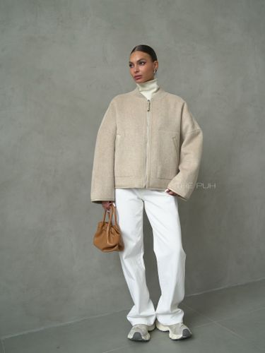 Бежевый шерстяной бомбер на молнии