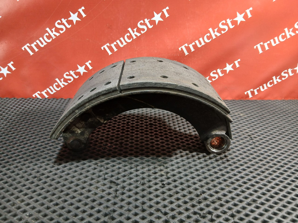 Колодка барабанного тормоза передняя 2023г.