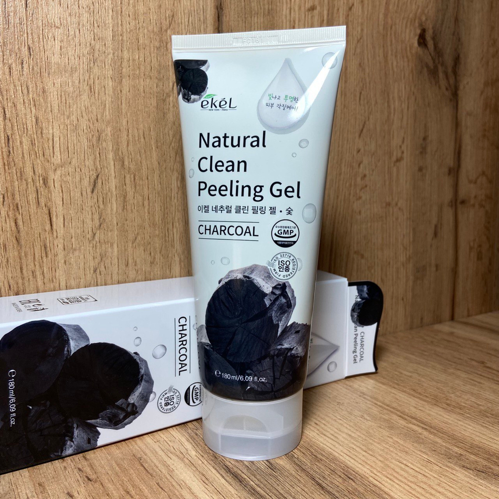 Пилинг-гель для лица Ekel Natural Clean Peeling Gel Charcoal с древесным углем 180 мл