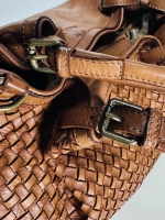 Женская плетеная сумка из натуральной кожи цвета whisky