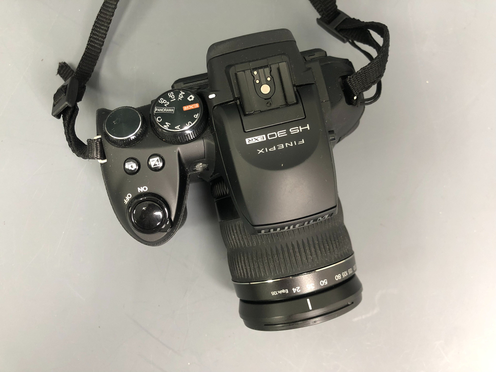 FujiFilm FinePix HS30EXR