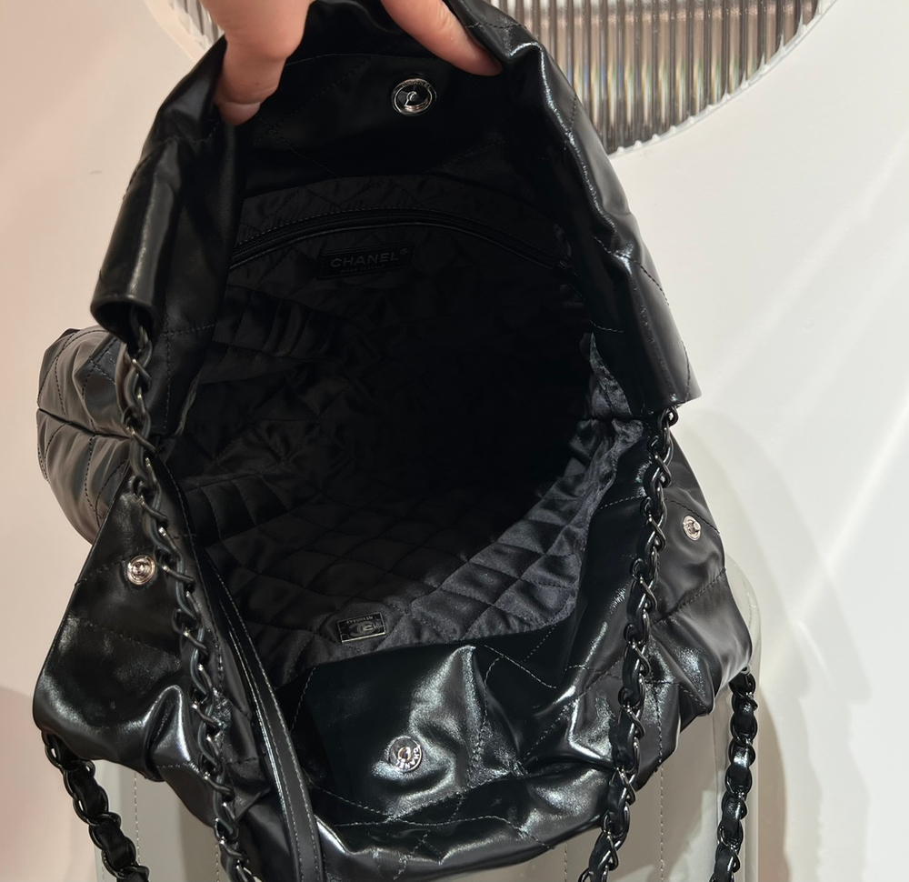 Chanel 22 Small Handbag