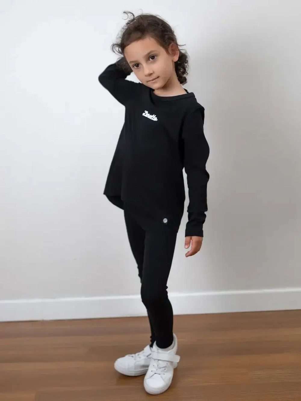 Спортивный костюм для девочки на весну с леггинсами