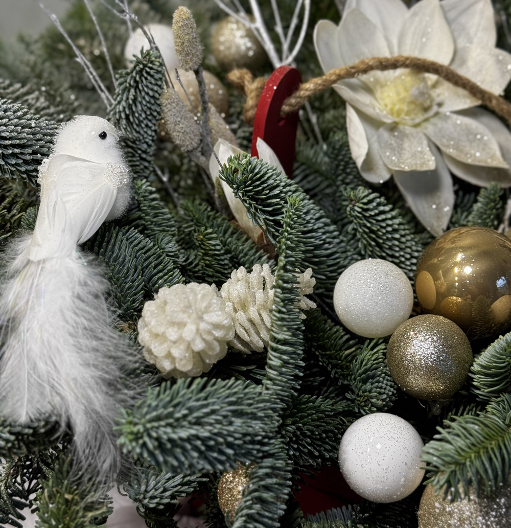 Новогодняя композиция "Волшебство хвойного леса"