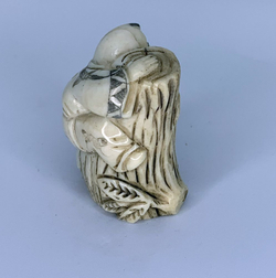 Нэцкэ Ребенок на дереве