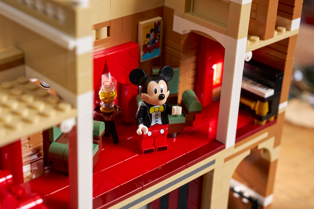 Конструктор LEGO Disney 43302 Main Street, U.S.A.