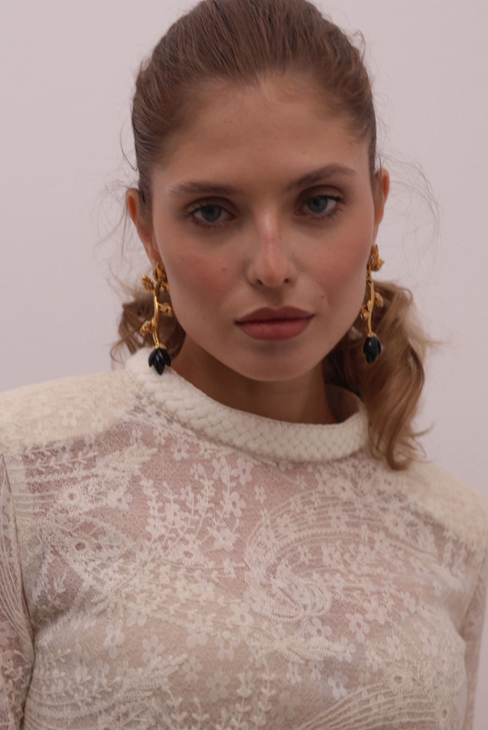 Кружевное платье с длинным рукавом мини