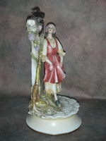 Статуэтка. Фарфор. Девушка и ласточкино гнездо. Capodimonte. Италия