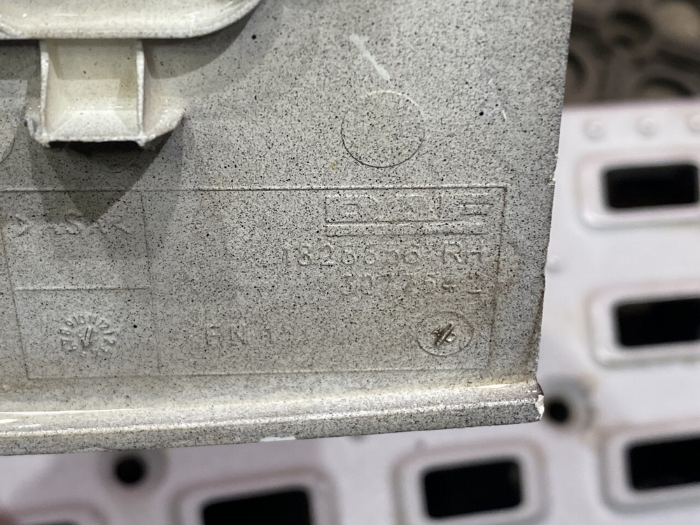 Корпус подножки правый 2019г.