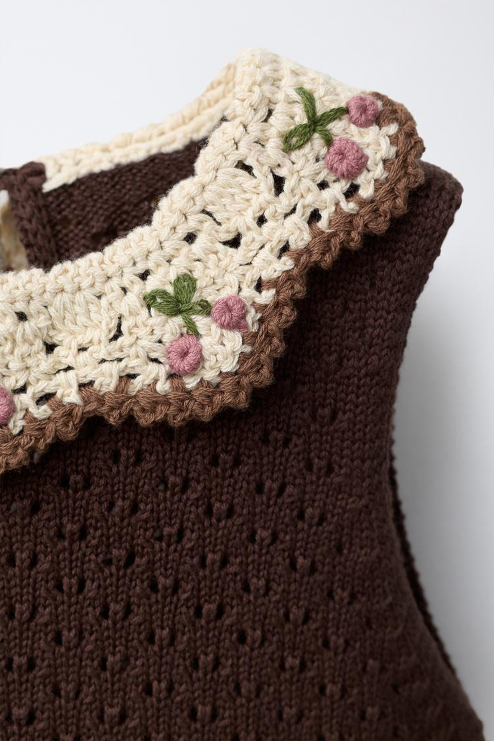 ZARA ВЯЗАНОЕ ПЛАТЬЕ С ДЕТАЛЯМИ КРЮЧКОМ, ШОКОЛАДНЫЙ