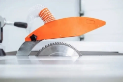 Кожух защиты пилы с расклинивающим ножом для форматно раскроечного станка