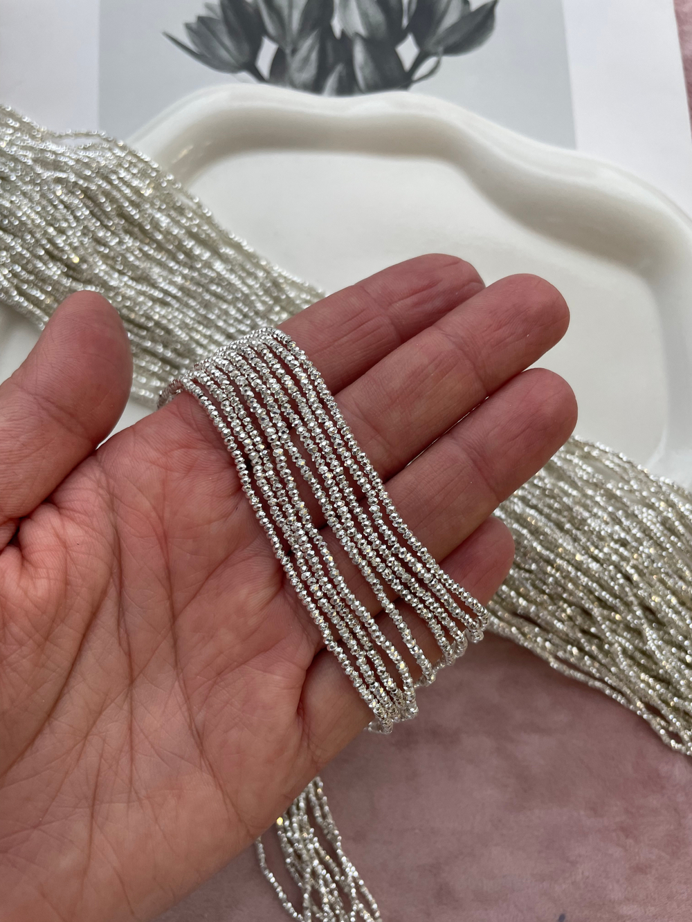 Нить бусин из гематита 2мм, огранка