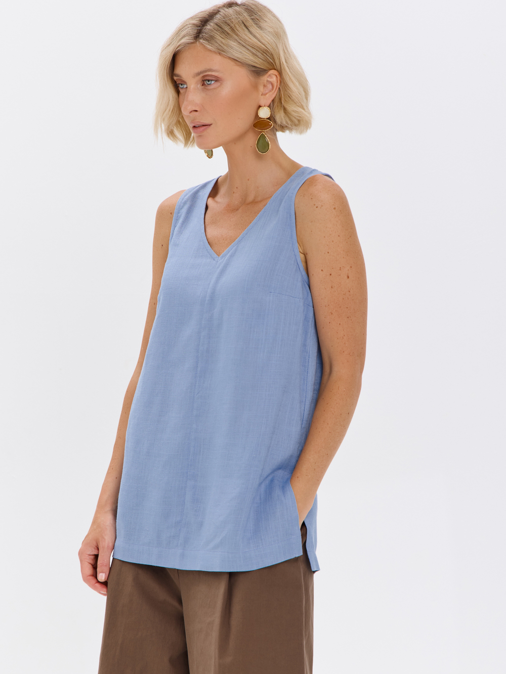 Удлиненный топ из льна с V-вырезом