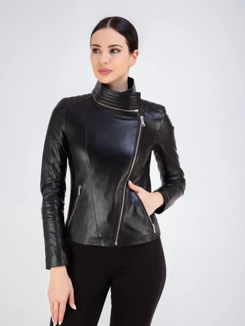 Куртка женская из натуральной кожи с капюшоном трансформер