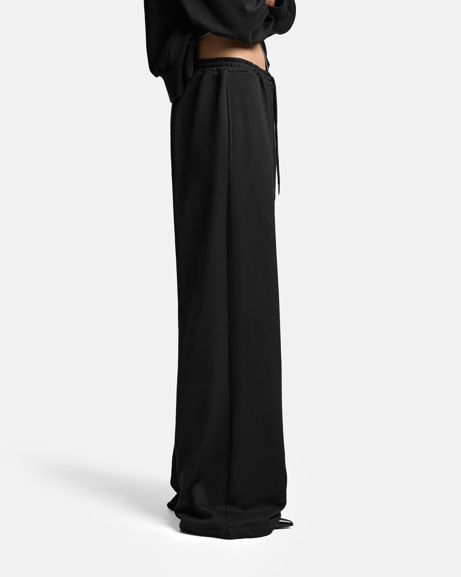 БРЮКИ ИЗ ФУТЕРА НА КУЛИСКЕ