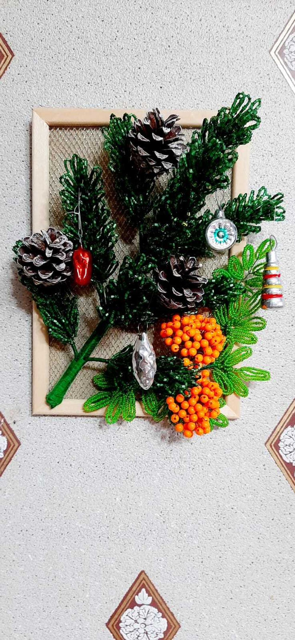 Новогодняя композиция на фоторамке из бисера 24,5см