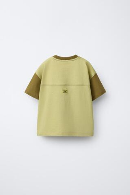 ZARA ФУТБОЛКА С КОНТРАСТНЫМИ РУКАВАМИ И ПРИНТОМ, ХАКИ