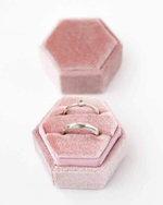 Подарочная коробочка «Лариса Ивановна» для пары обручальных колец