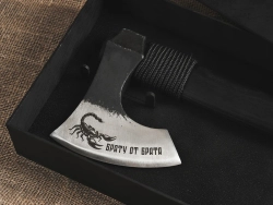 Кованый топор "Брату от брата", гравировка "Скорпион", рукоять черный мореный ясень