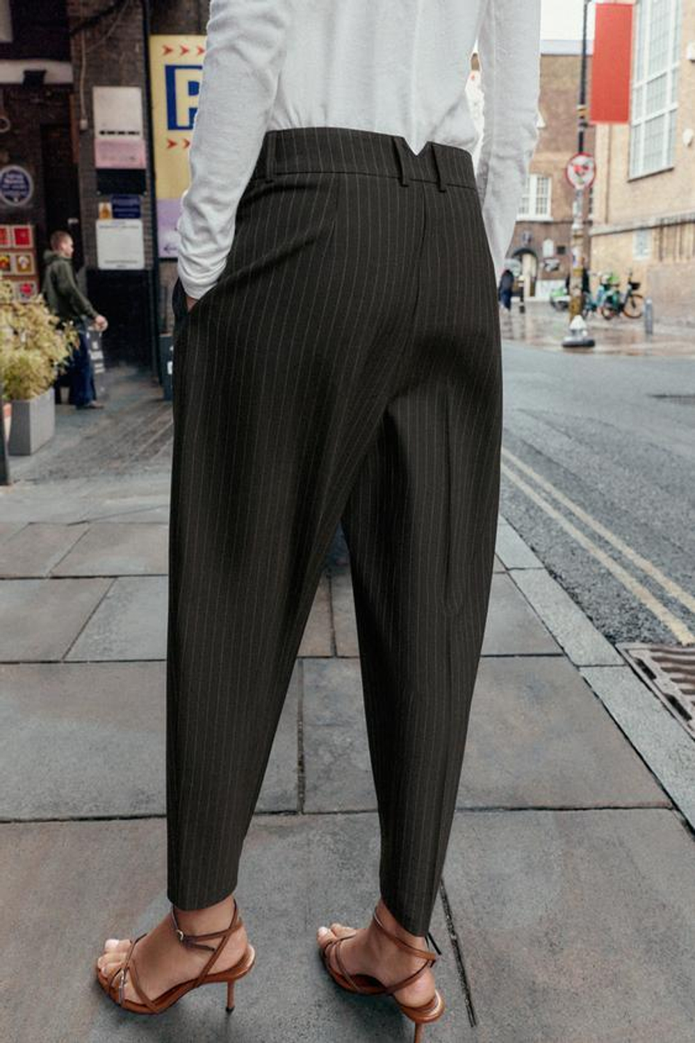 ZARA БРЮКИ CARROT FIT С ЗАЩИПАМИ, СЕРО-КОРИЧНЕВЫЙ