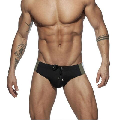 Черные мужские плавки с двухцветными вставками по бокам (Размер: XXL) (Цвет: черный)