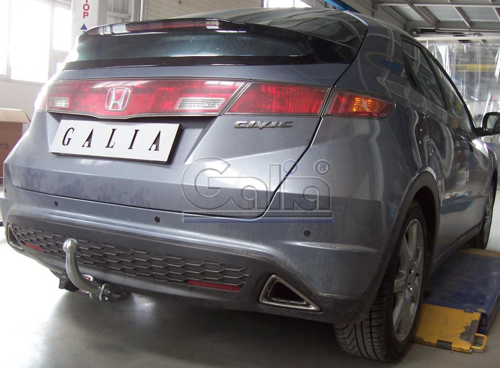 Оцинкованный фаркоп на Honda Civic хетчбек 5 дверей 2006-2012, 2 выхлопные трубы (без электрики), Galia H082C