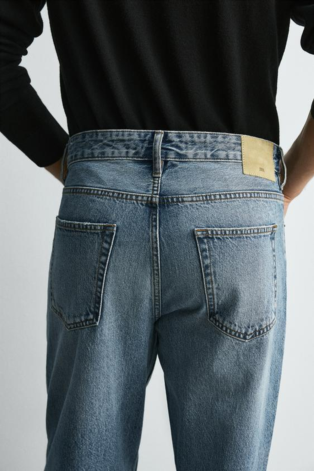 ZARA ДЖИНСЫ ЗАУЖЕННОГО КНИЗУ КРОЯ, ВЫЦВЕТШИЙ СИНИЙ