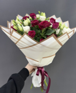 Кустовые розы с эустомой