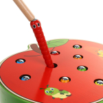 Развивающая игрушка деревянная Рыбалка Яблоко с червяками, коробка C-41678