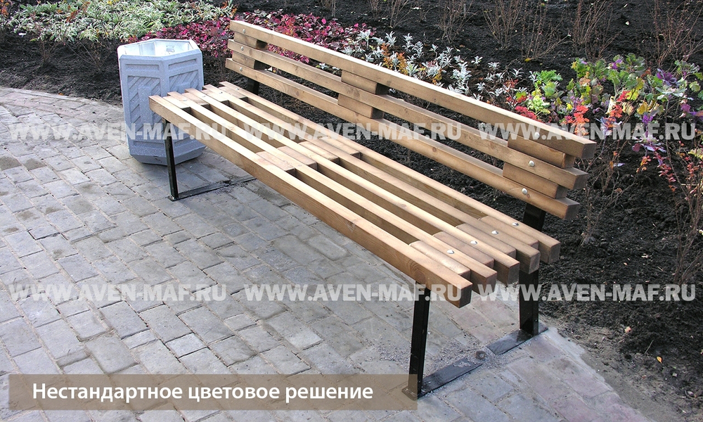 Скамейка на металлическом каркасе
