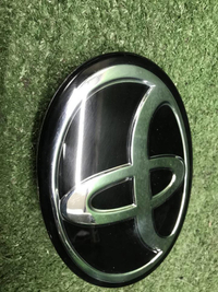 Эмблема Toyota Highlander 3 U50 (2016-2019)