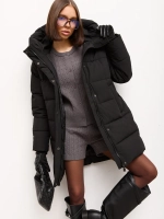 Куртка зимняя удлиненная с капюшоном