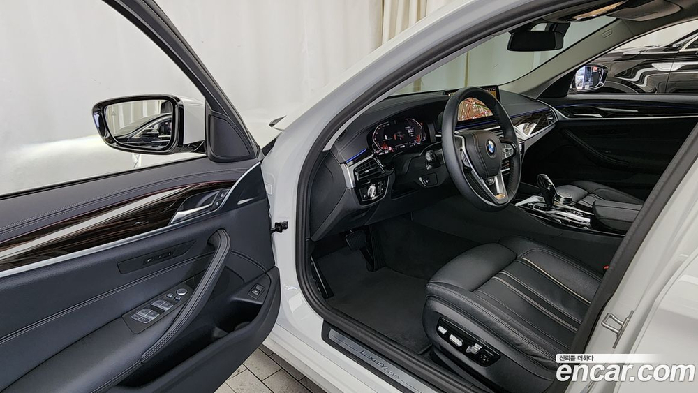 BMW 5 Series (G30) 520i Luxury (11.2022)